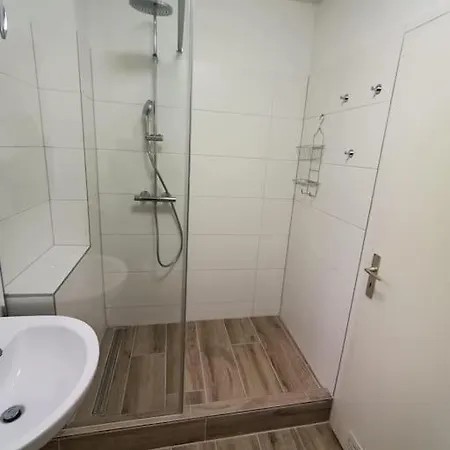 Comfortable With Balcony דירה